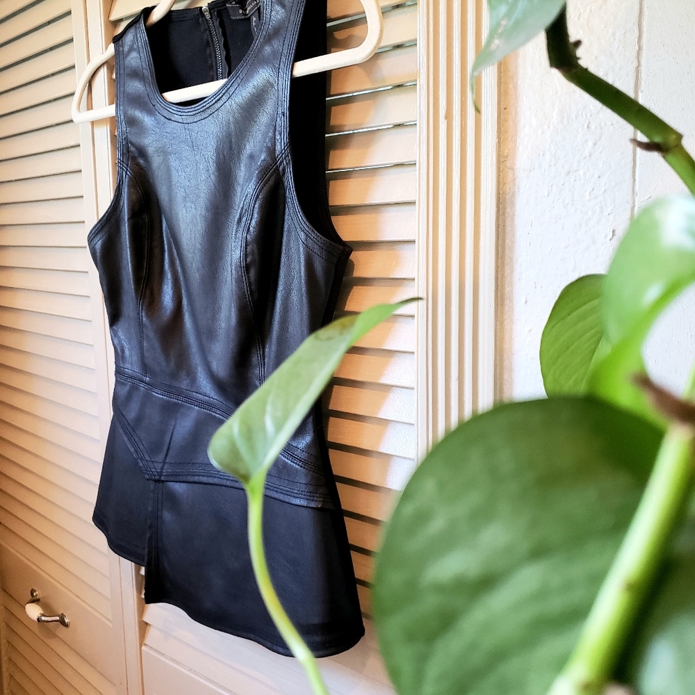 🌱 BCBGMaxAzria Faux Leather Sleeveless Peplum Top Black Sz XXS - Picture 3 of 10
